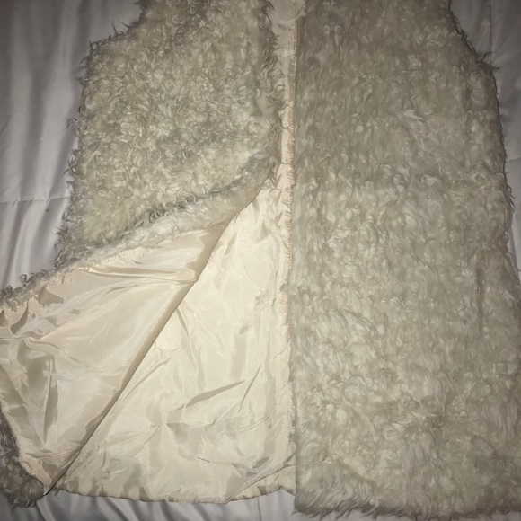 H&M Faux Fur Vest - Picture 2 of 3